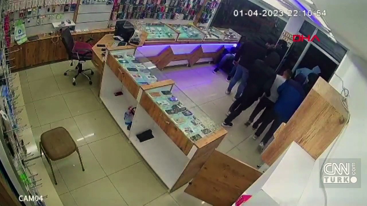 Sultangazi'de filmleri aratmayan olay kameraya yansıdı: Yanlış kişiyi kaçırdılar, getirip geri bıraktılar