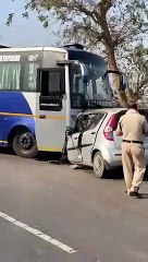 कार बस की टक्कर में मामा-भांजी की दर्दनाक मौत- देखें वीडियो