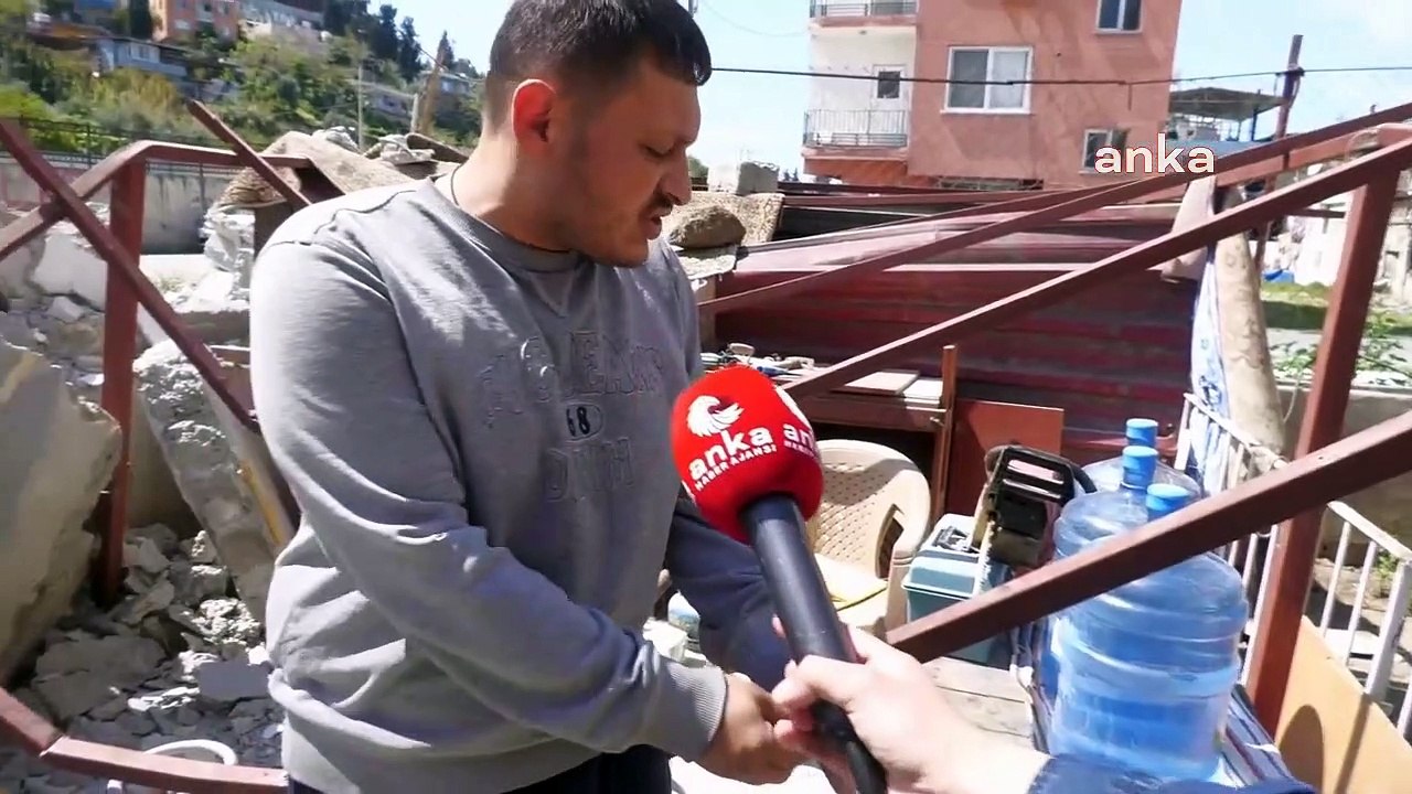Kontrollü yıkılan ev, eşyalarını sakladıkları yere çöktü: 'Üç parça eşyamızdan da olduk. bize bir deprem daha yaşattılar'
