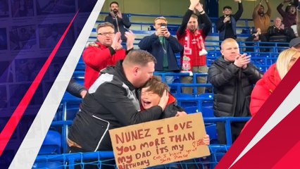 Salut! Meski Liverpool Diimbangi Chelsea, Darwin Nunez Tetap Baik Hati Berikan Jersey ke Fans Cilik