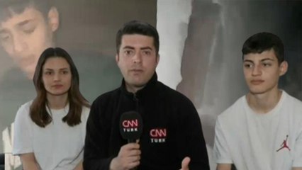 İki kardeşin depreme yakalandığı anlar kamerada