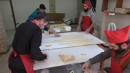 Depremin en çok etkilediği Hatay'da, Ramazan'ın vazgeçilmezi küncülü helva geleneği sürüyor