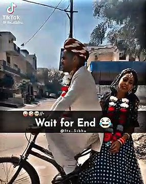 Mian Bevi ma takraar BEVI Galat fahmi ka shikaar shadi k din Dono Cyicle per ja rahay that bevi boli tum kaha tha mara karodo ka Business ha Mian bola mara Pakoro ka Business ha