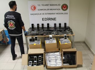 Kapıkule Gümrük Kapısı'nda 6 bin akıllı telefon ekranı ele geçirildi