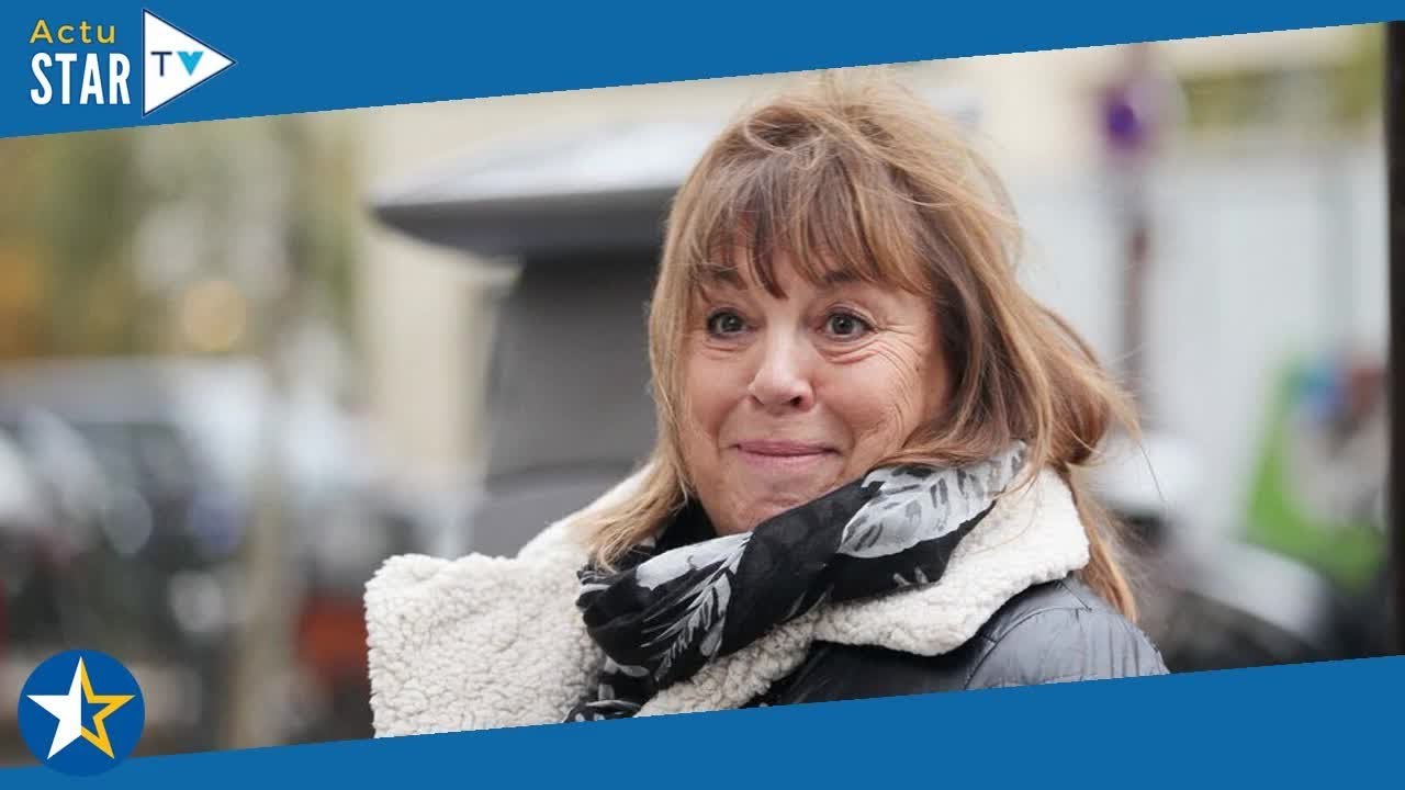 En aparté : ce dont Michèle Bernier a soudainement pris conscience lors de son passage dans l'émissi