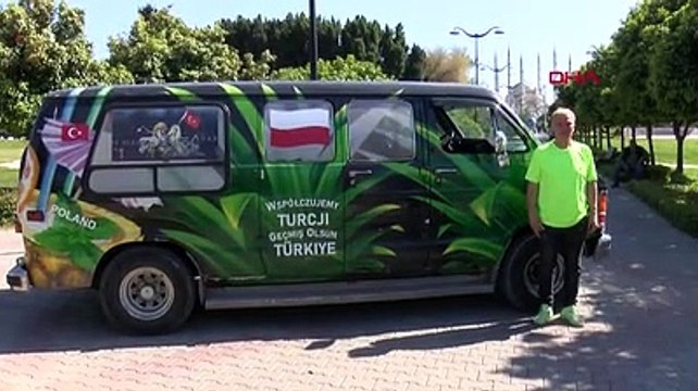 Polonya'dan 44 yıllık minibüsüyle geldi, depremzede çocukları sevindirdi