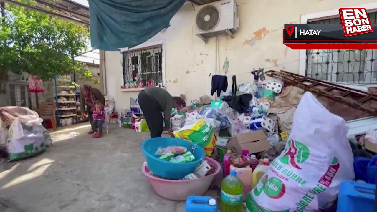 Hatay'da marketleriyle evleri yıkılan anne ve oğlu tezgahta satış yapıyor