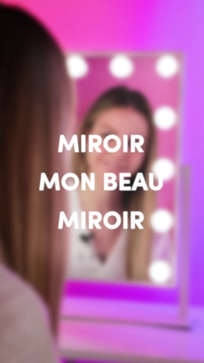 Miroir mon beau miroir - Julia Hhlrr se confie sur l'acceptation de soi, ses complexes...