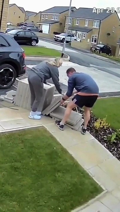 Il avait juste demandé à sa femme de tenir, elle a donné son avis, ça a mal tourné