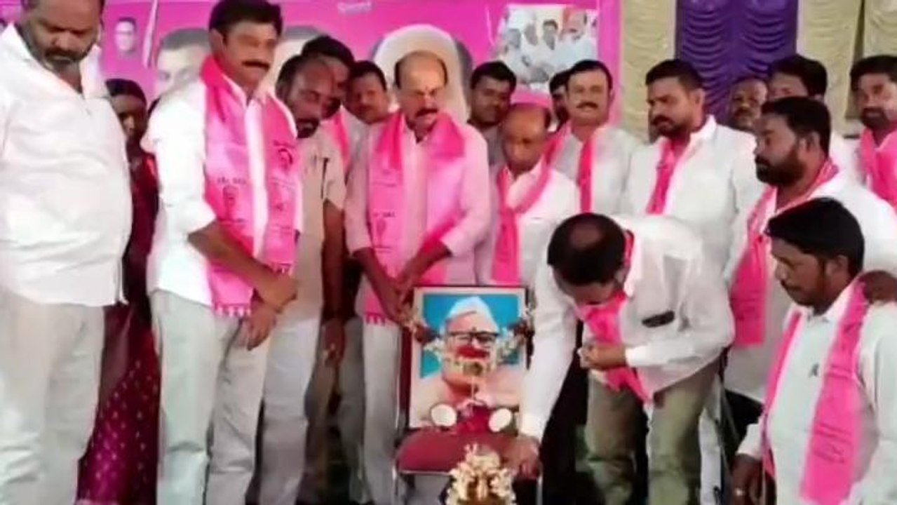సంగారెడ్డి: గడపగడపకు బీఆర్ఎస్ సంక్షేమ పథకాలు..!