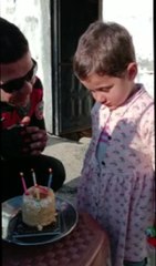 DEPREMZEDE EMİNE'NİN 3'ÜNCÜ YAŞINI YUNUS POLİSLERİ KUTLADI