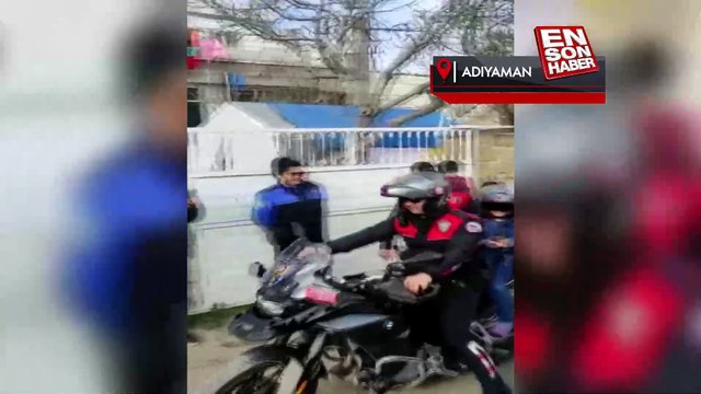 Diyarbakırlı polis ekipleri, Adıyaman'da depremzedenin doğum gününü kutladı