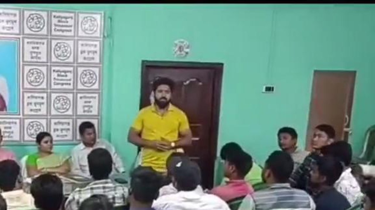 উঃ দিনাজপুর: এক ছাদের তলাই যুব ও তৃণমূল ছাত্র পরিষদ! কিন্তু কেন?