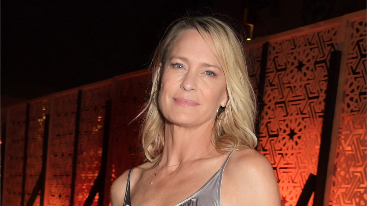 VOICI - Robin Wright : de Sean Penn au français Clément Giraudet, qui sont les hommes qui ont partagé sa vie ?