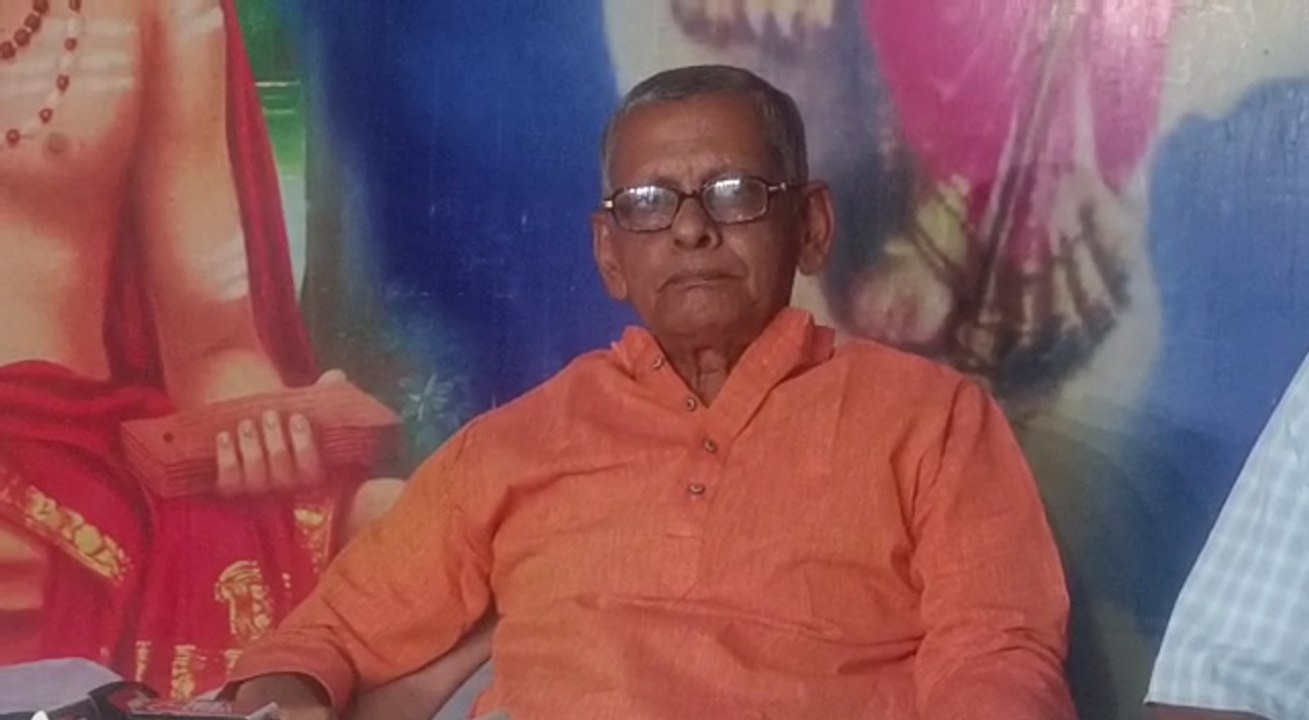 ‘ সুমিত সাউ আমাদের কেউ নয় , ও  তৃণমূলেরই পতাকা...