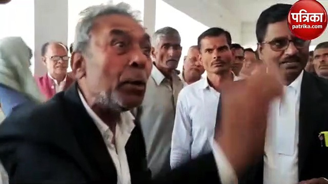 Gonda News : रिश्वत को लेकर अधिवक्ता ने न्यायाल...