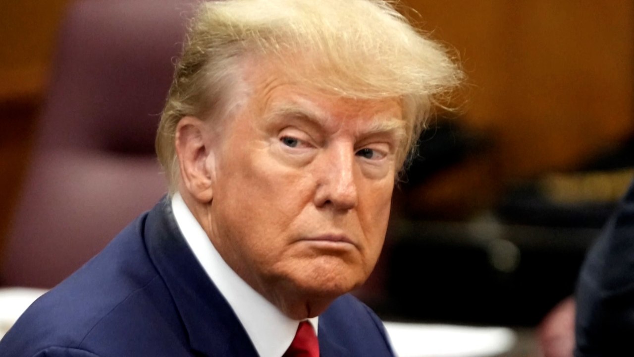 ترامب الذي كرس صورته بطلا قوميا.. مطارد من ماض يشكل متاهته ثالوث "المال والنساء والسلطة"