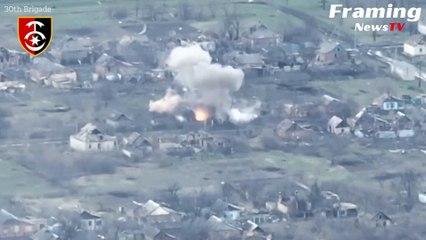 Pasukan Ukraina menembakkan howitzer M777 Inggris untuk meledakkan artileri Rusia