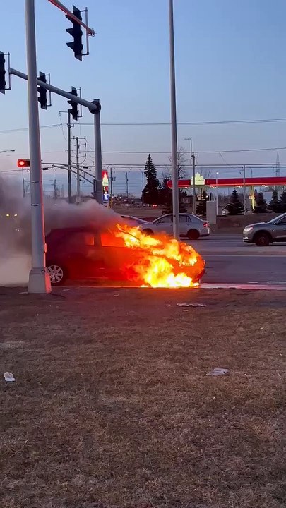 Véhicule en feu (Gracieuseté - Anthony Tremblay Actualité Québec)