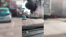 Urgente: Homem joga gasolina e ateia fogo em passageiros de ônibus no Rio