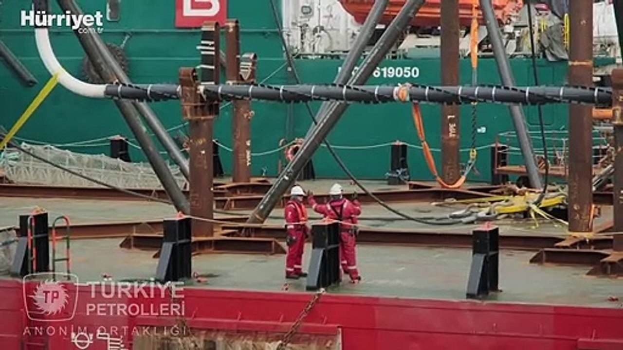 TPAO: Sakarya Gaz Sahası Kara Tesisi'ne bağlayan boruların deniz tabanına yerleştirme işlemi başarıyla tamamlandı