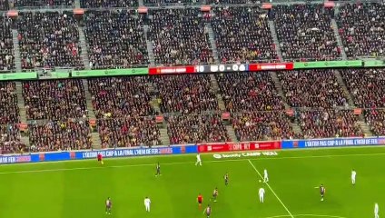 Barcelona tribünleri, Lionel Messi'yi geri istiyor