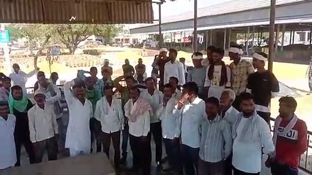 मजदूरी बढ़ाने की मांग पर श्रमिक सडक़ों पर उतरे