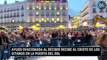 Ayuso ovacionada al recibir recibe al Cristo de los Gitanos en la Puerta del Sol