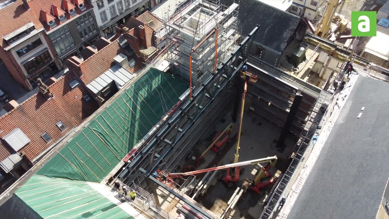 Montage de la charpente métallique du Carré Janson à Tournai