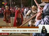 Devotos opinan sobre la presentación de la obra teatral Viacrucis en la Plaza de los Museos