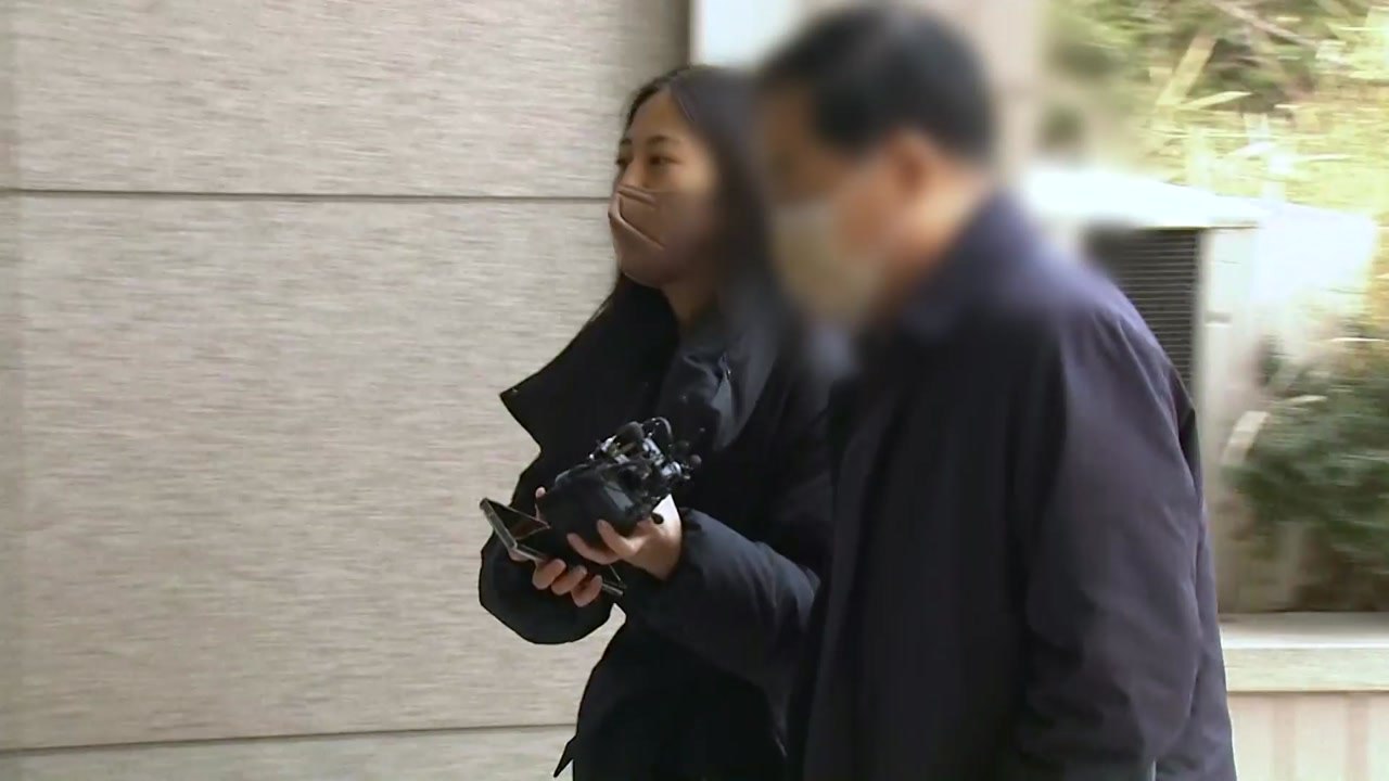 '120억대 전세 사기' 건축왕 첫 재판서 혐의 부인...피해자 "엄벌 촉구" / YTN