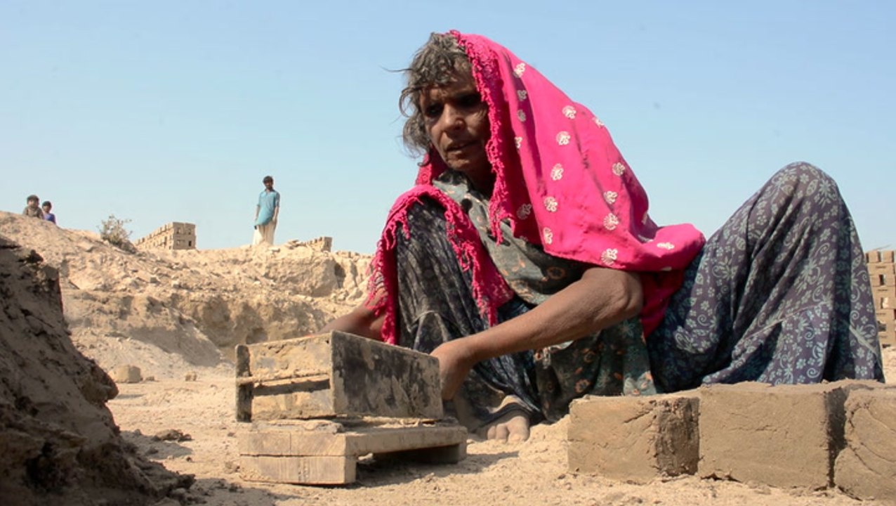 How millions are trapped in modern-day slavery at brick kilns in Pakistan