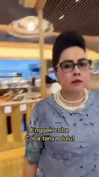 Ajak Mama Cetar makan sushi Check