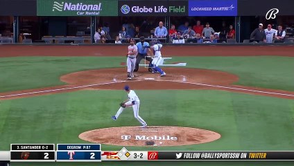 Jacob deGrom gana su primer encuentro con los Rangers de Texas