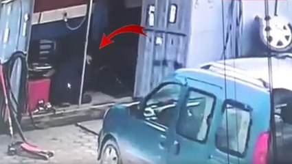 Hava bastığı lastik bomba gibi patladı, bir gözünü kaybetti