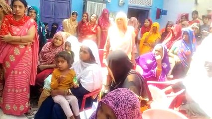 कलेक्टर पहुंचे आंगनबाड़ी केन्द्र पर