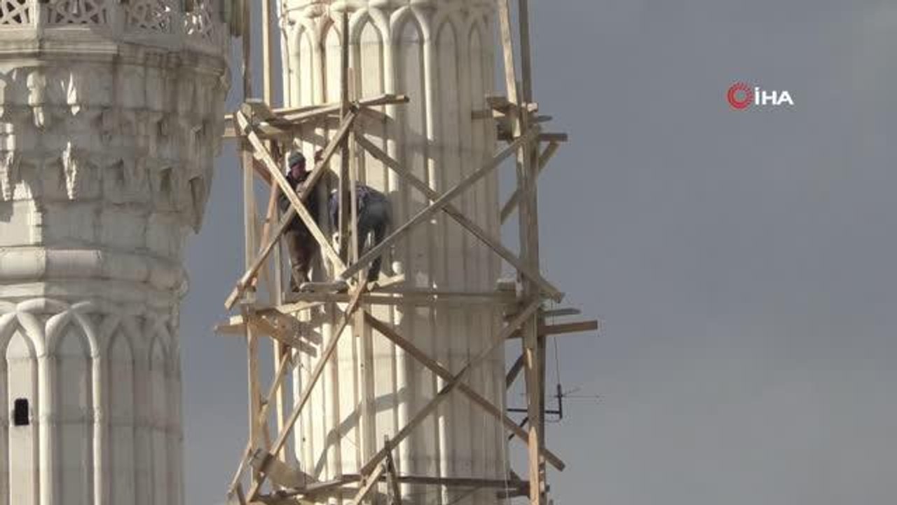 Metrelerce yükseklikte güvenlik önlemi almadan çalışıyorlar