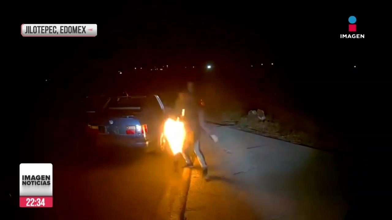 Sujetos atacaron con bombas molotov tres autobuses en Jilotepec, Edoméx