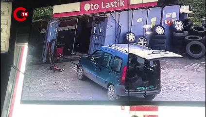 El arabası lastiğine hava basarken canından oluyordu