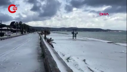 Dolu yağışı İzmir'i beyaza bürüdü