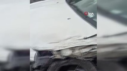 Arnavutköy'de servis aracı ile otomobil kazaya karıştı: 2 yaralı