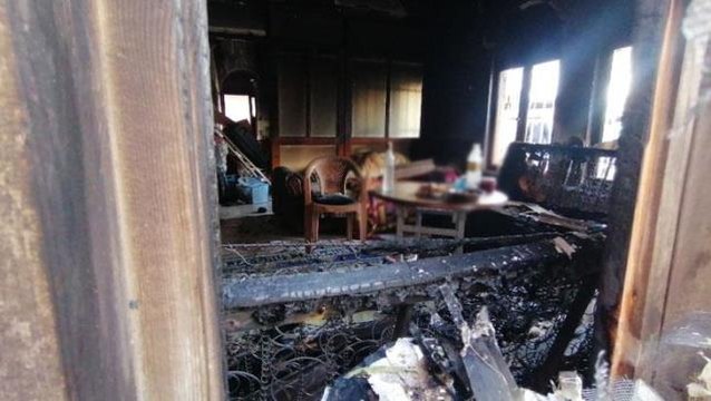 Sobayı tinerle tutuşturmak isterken hem kendisini hem de evi yaktı