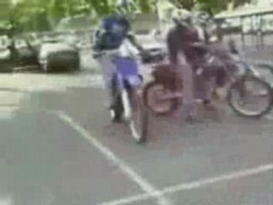 clip de moto à vils