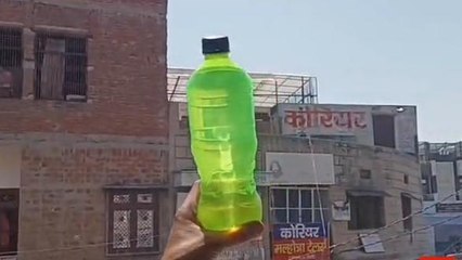 अजब-गजब: कोल्डड्रिंक की बोतल में दिखा काबा और मीनार