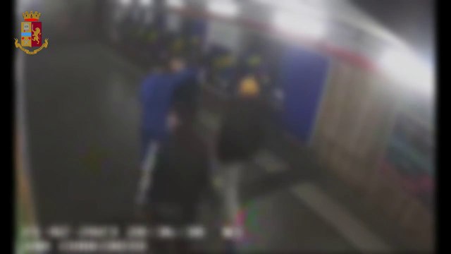 Rapine con coltelli e forbici alla gola, sgominata banda di minorenni