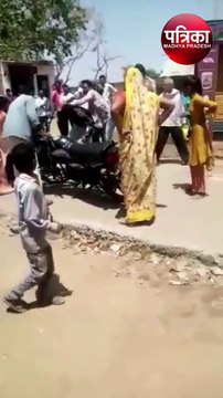 उप सरपंच और उसके पति की दबंगई, महिला सरपंच और पति को बेरहमी से पीटा, मारपीट का वीडियो वायरल