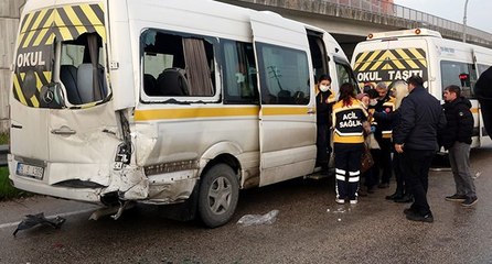 3 servis minibüsü birbirine girdi: 15 yaralı