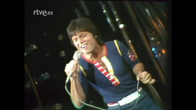 MUST BE LOVE by Cliff Richard - live TV performance 1977- HQ stereo + lyrics