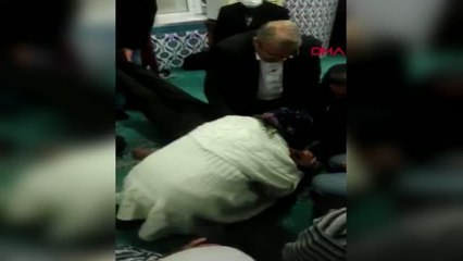 Namazda kalp krizi geçiren kişiye ilk müdahaleyi belediye başkanı yaptı