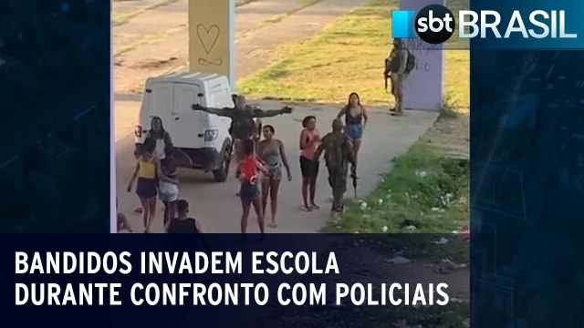 Bandidos invadem escola durante confronto com policiais